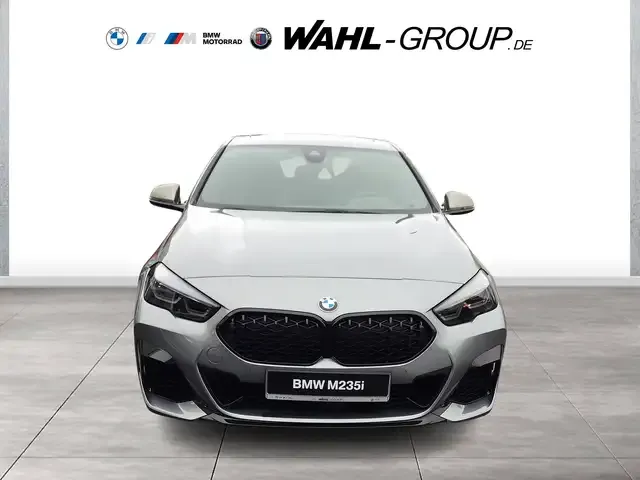 BMW 235