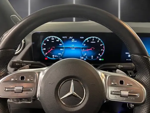 Mercedes-Benz GLA 200