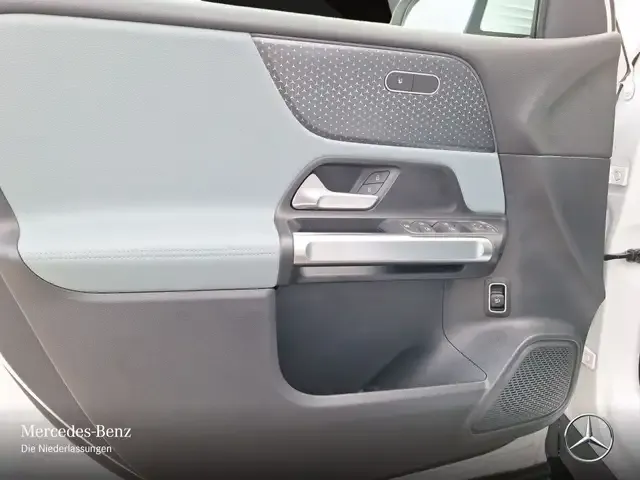 Mercedes-Benz EQB 300