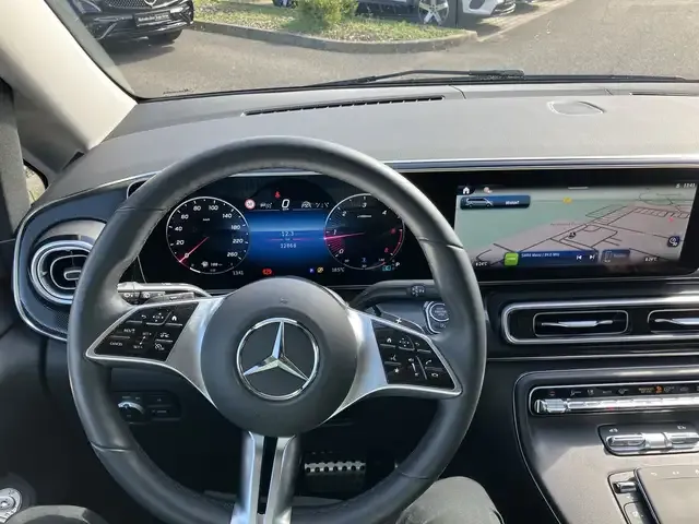 Mercedes-Benz V 250