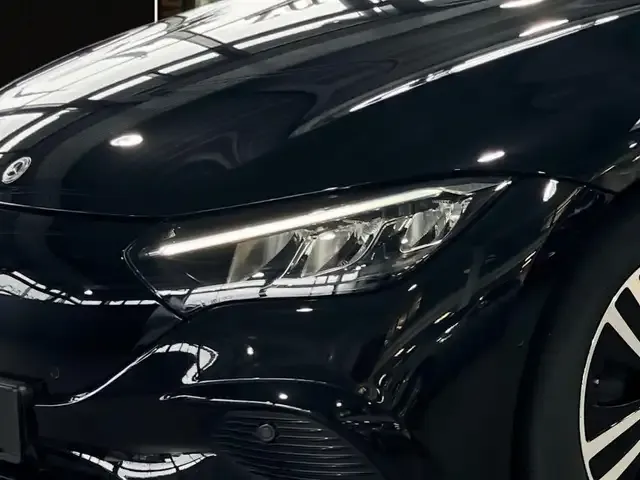 Mercedes-Benz EQE 300