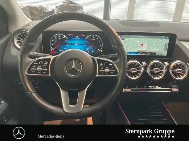 Mercedes-Benz B 180