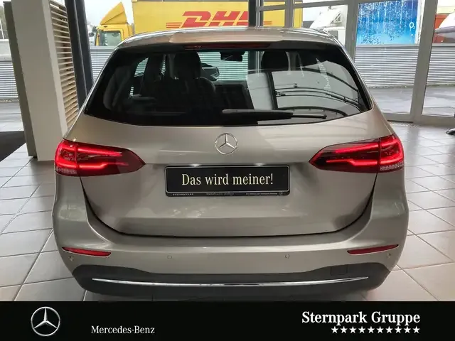Mercedes-Benz B 180