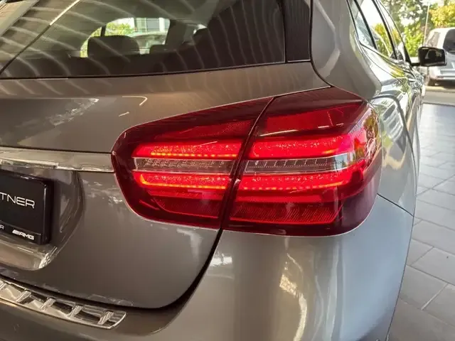 Mercedes-Benz GLA 180