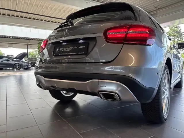 Mercedes-Benz GLA 180