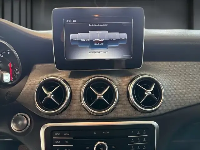 Mercedes-Benz GLA 180