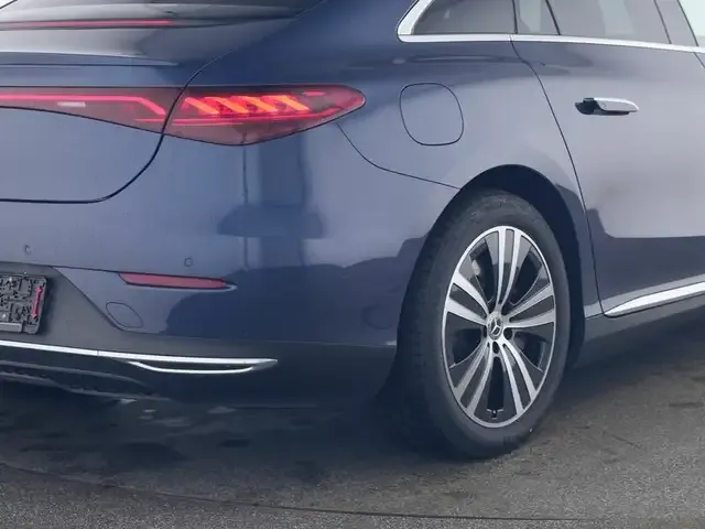 Mercedes-Benz EQE 300
