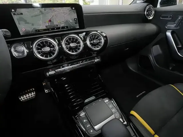 Mercedes-Benz CLA 45 AMG