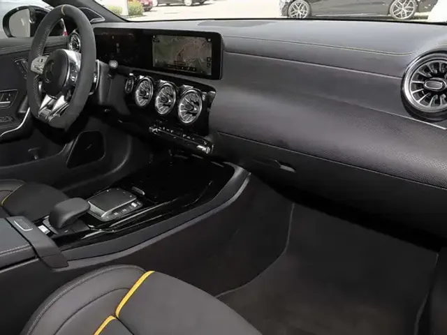 Mercedes-Benz CLA 45 AMG