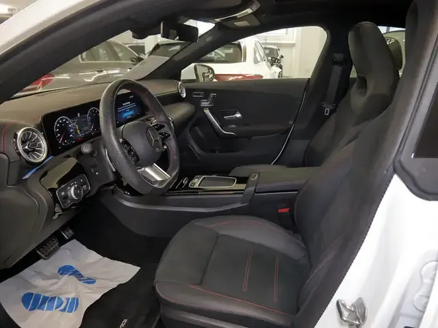 Mercedes-Benz CLA 180