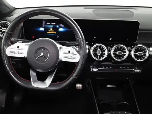 Mercedes-Benz GLB 200