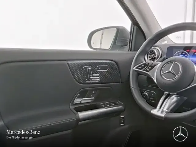 Mercedes-Benz EQA 300