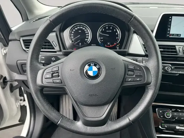 BMW 218