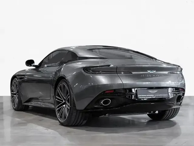 Aston Martin DB12