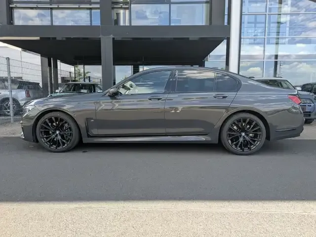 BMW 730