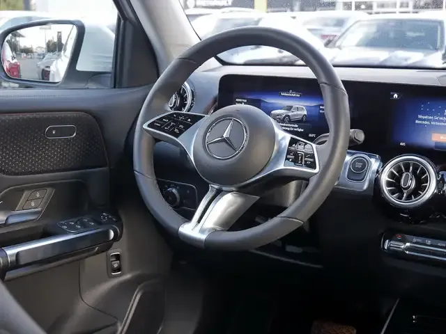 Mercedes-Benz EQB 250