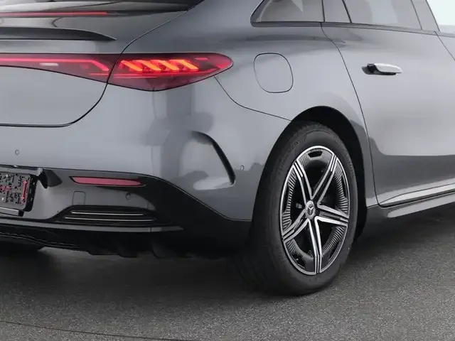 Mercedes-Benz EQE 300