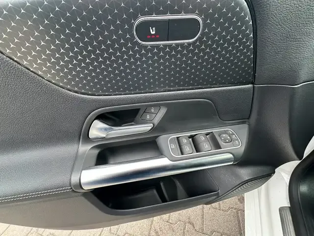Mercedes-Benz B 220