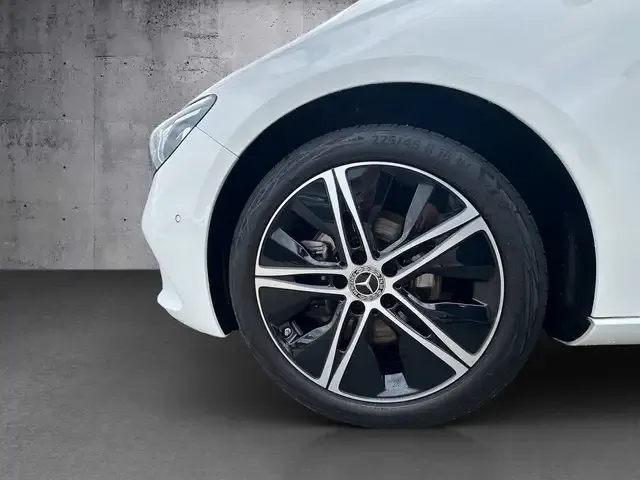 Mercedes-Benz B 220