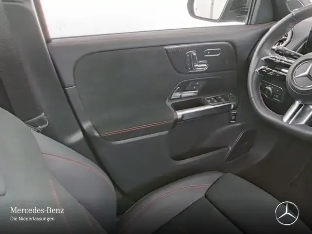 Mercedes-Benz GLB 220