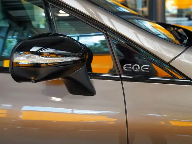 Mercedes-Benz EQE SUV