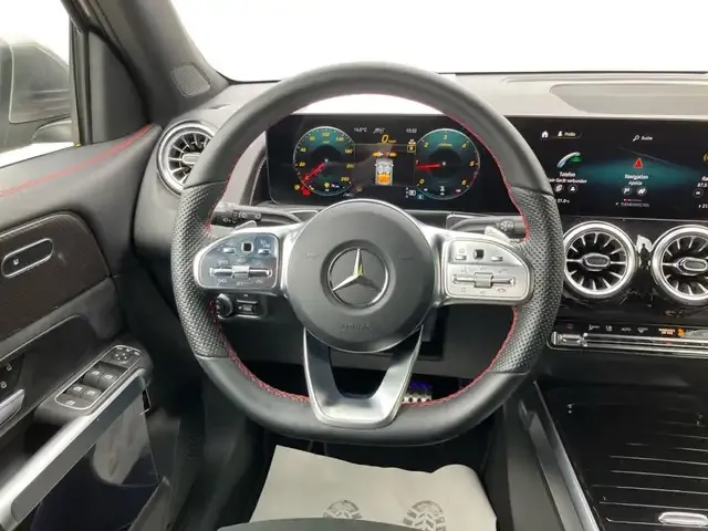 Mercedes-Benz GLB 220