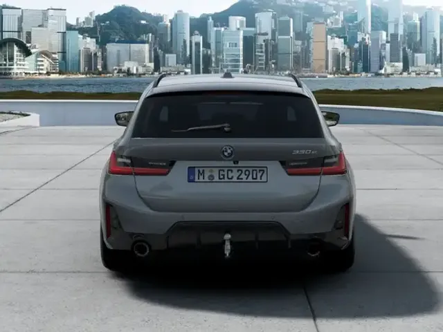 BMW 330