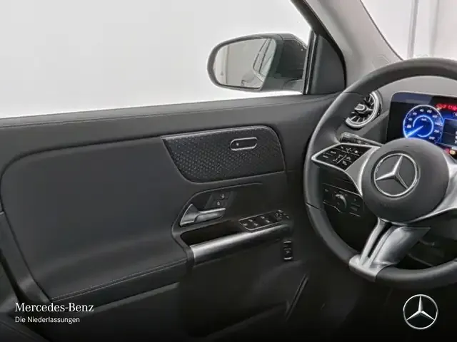 Mercedes-Benz EQA 300