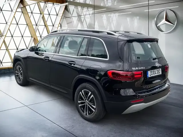 Mercedes-Benz GLB 220