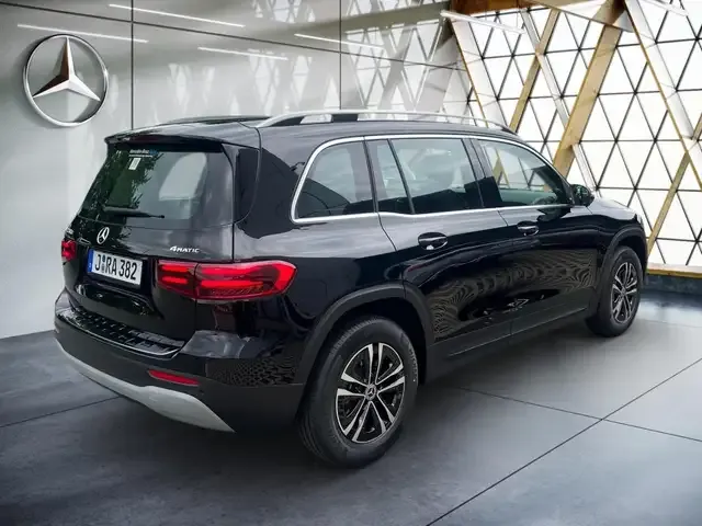 Mercedes-Benz GLB 220