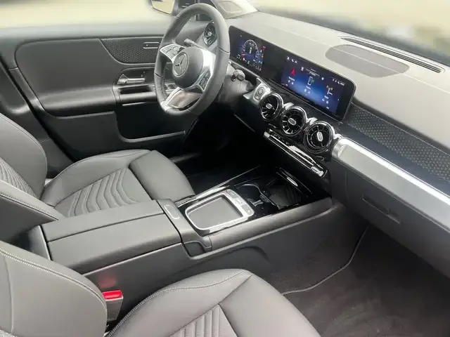 Mercedes-Benz GLB 220