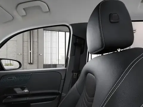 Mercedes-Benz GLB 220