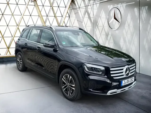 Mercedes-Benz GLB 220