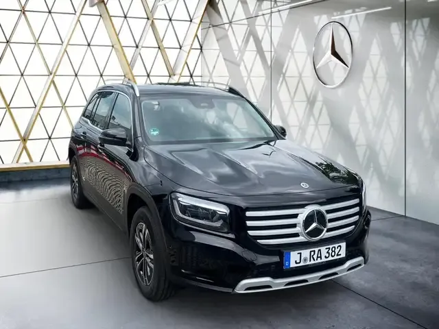 Mercedes-Benz GLB 220