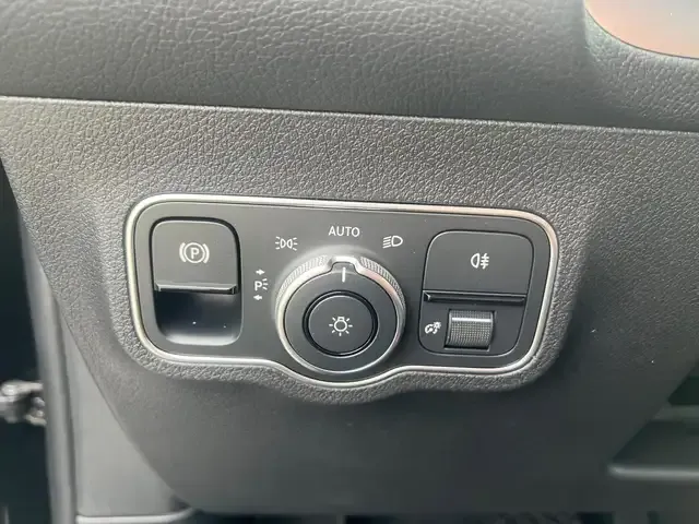 Mercedes-Benz GLB 220