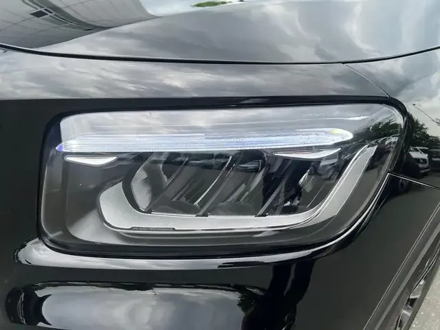 Mercedes-Benz GLB 220