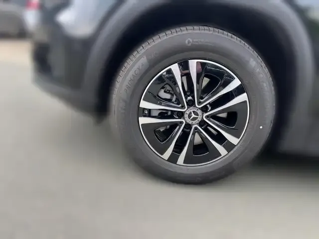 Mercedes-Benz GLB 220
