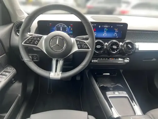 Mercedes-Benz GLB 220