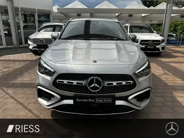 Mercedes-Benz GLA 200