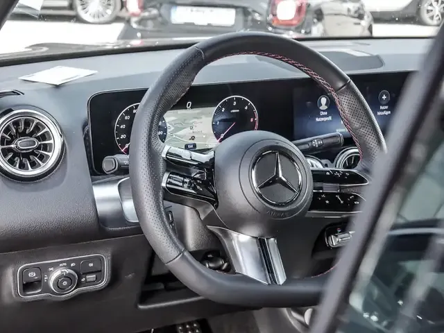 Mercedes-Benz GLB 200