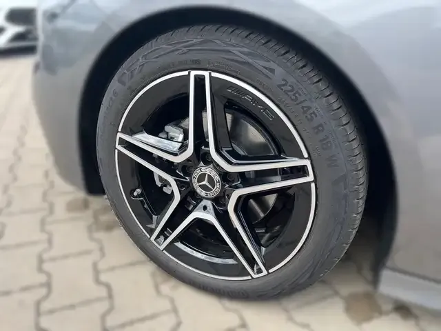 Mercedes-Benz CLA 180