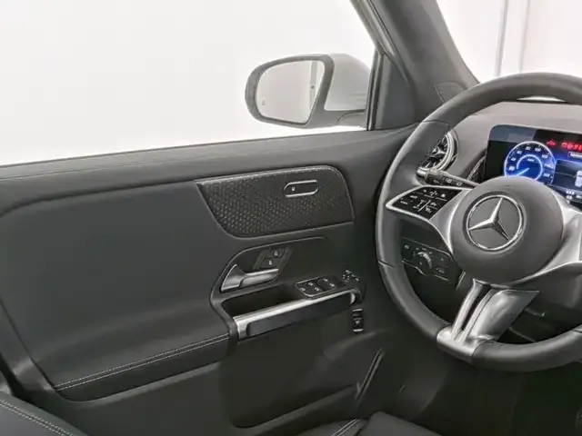 Mercedes-Benz EQB 300