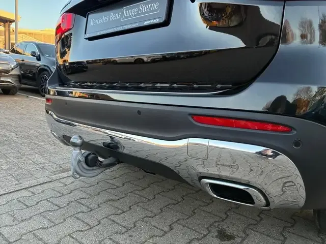 Mercedes-Benz GLB 220