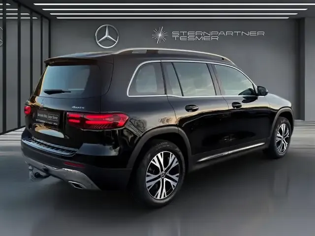 Mercedes-Benz GLB 220