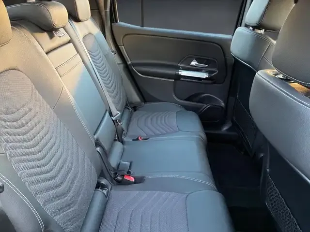 Mercedes-Benz GLB 220