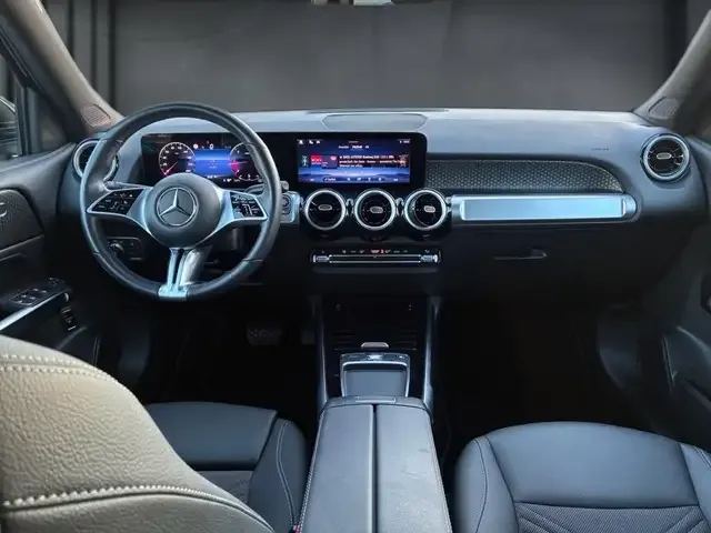 Mercedes-Benz GLB 220