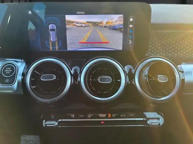 Mercedes-Benz GLB 220