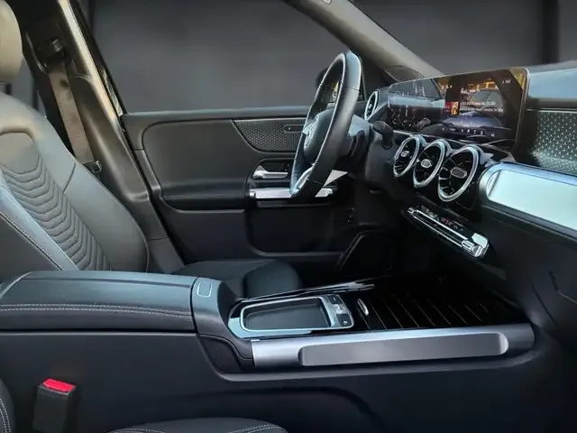 Mercedes-Benz GLB 220