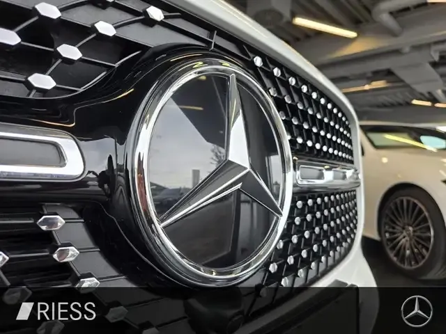 Mercedes-Benz GLB 220