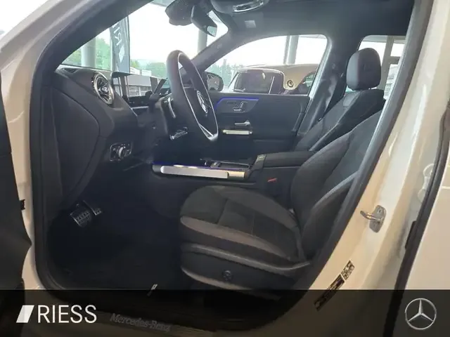 Mercedes-Benz GLB 220